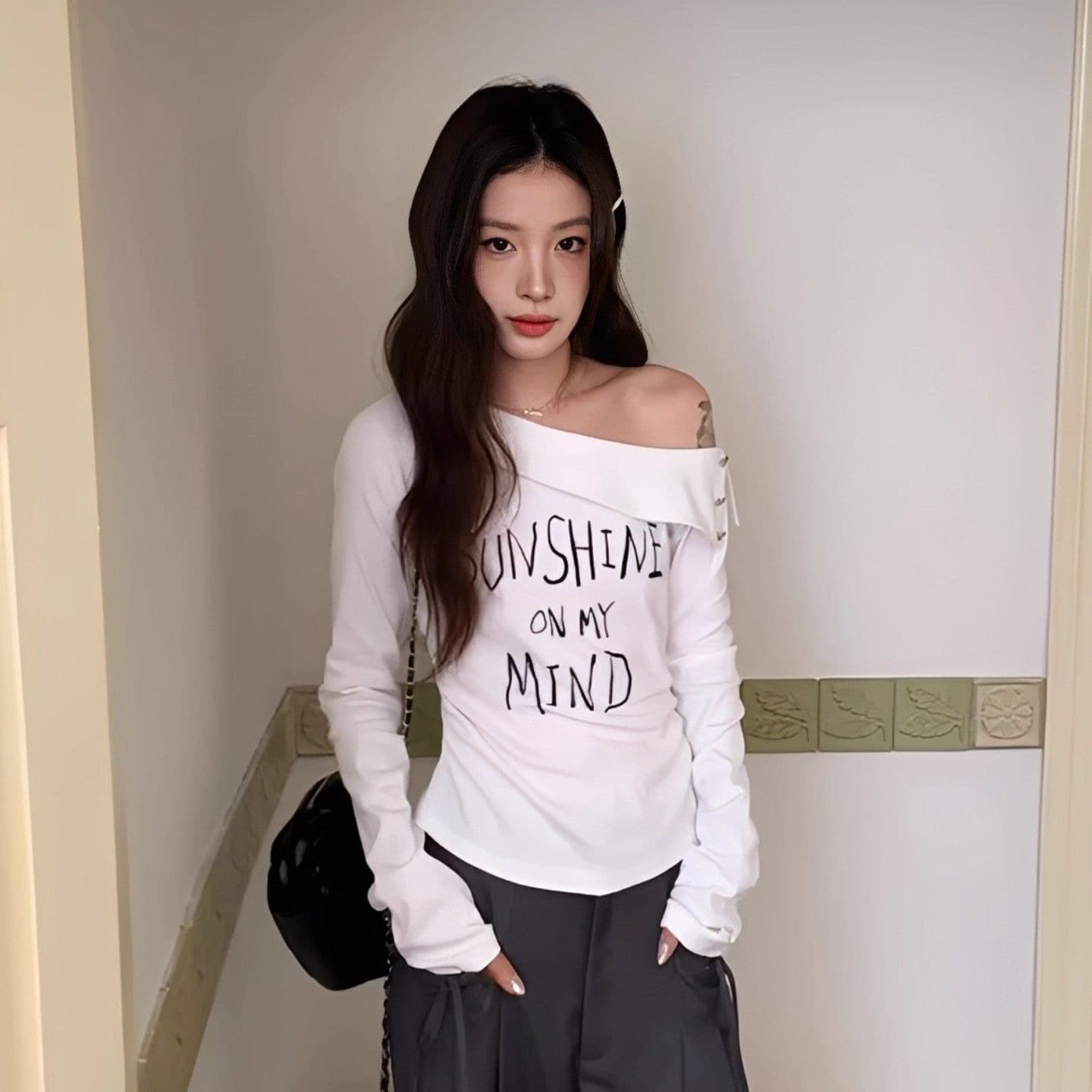 광저우 원본 32 순면 260 그램 한 화이트 알파벳 프린트 긴팔 티셔츠 여성 2026 미니멀리즘 이미지 5