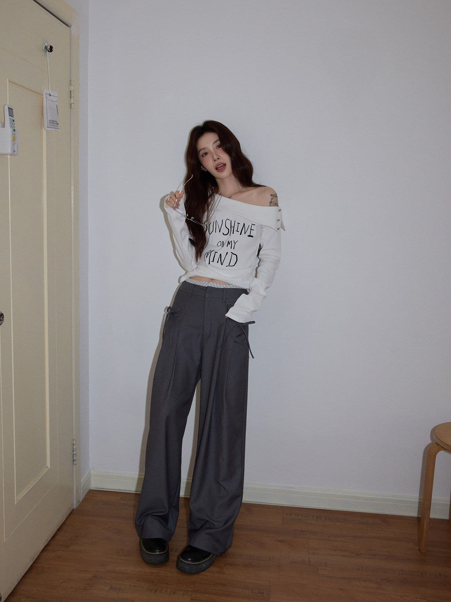 광저우 원본 32 순면 260 그램 아메리칸 화이트 비스듬한 칼라 오프숄더 티셔츠 2026 핫걸 품격 상세 이미지 6