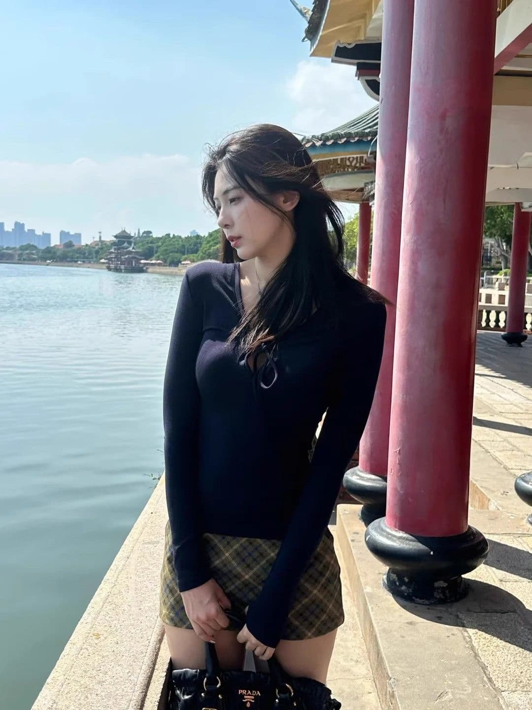 원본 품질 260 그램 사람들 면 몸매 가꾸기 V넥 스트랩 티셔츠 여성 2026 조기 가을 긴팔 슬림해 보이는 이미지 2