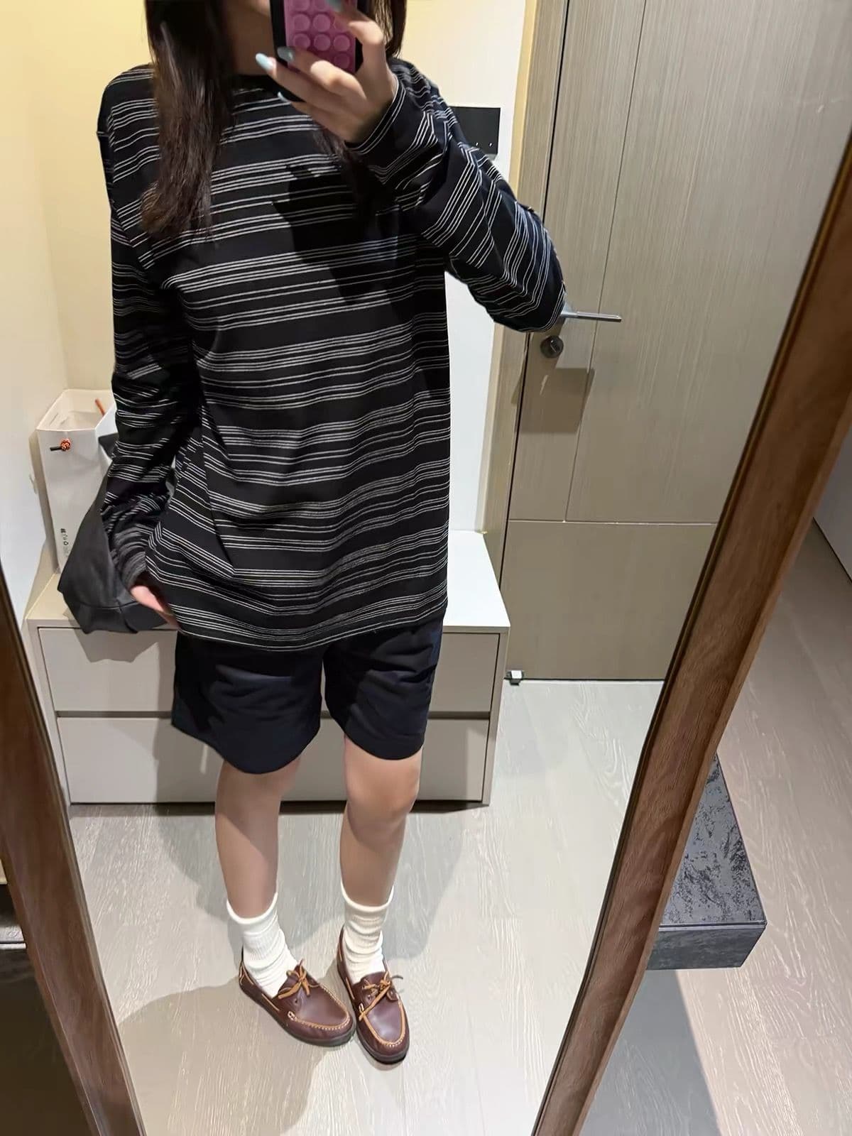 원본 더블 실 순면 스트라이프 230 크 인사이드 가져 가라. 기본 셔츠 chic 루즈핏 슬림해 보이는 느긋한 느슨함 맨위 상세 이미지 4