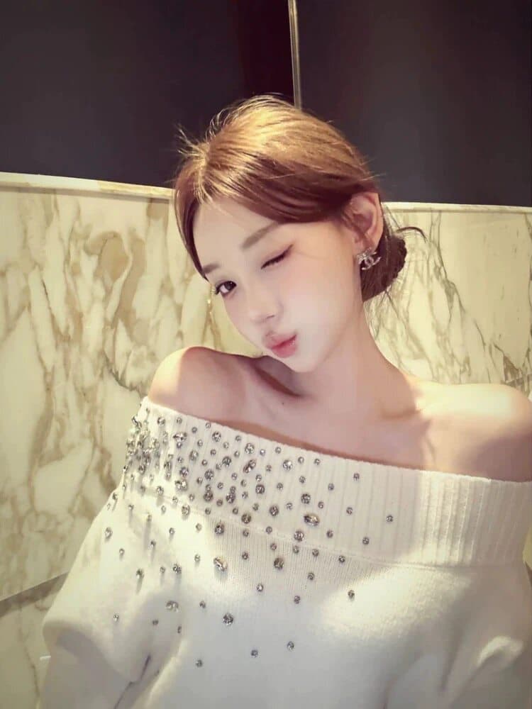 프랑스식 오프숄더 무거운 작업 비즈 박기 니트 스웨터 여성 가을 겨울 새로운 디자인 센스 작은 대중 루즈핏 슬림해 보이는 스웨터 맨위 상세 이미지 2