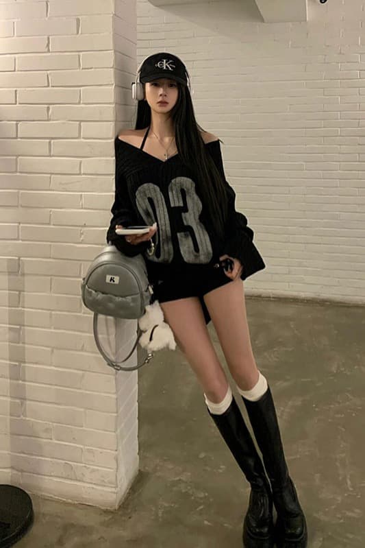 아메리칸 레트로 핫걸 검정색 오프숄더 V넥 스웨터 여자 가을 겨울 2026 새로운 루즈핏 느긋한 바람 니트 재킷 이미지 6