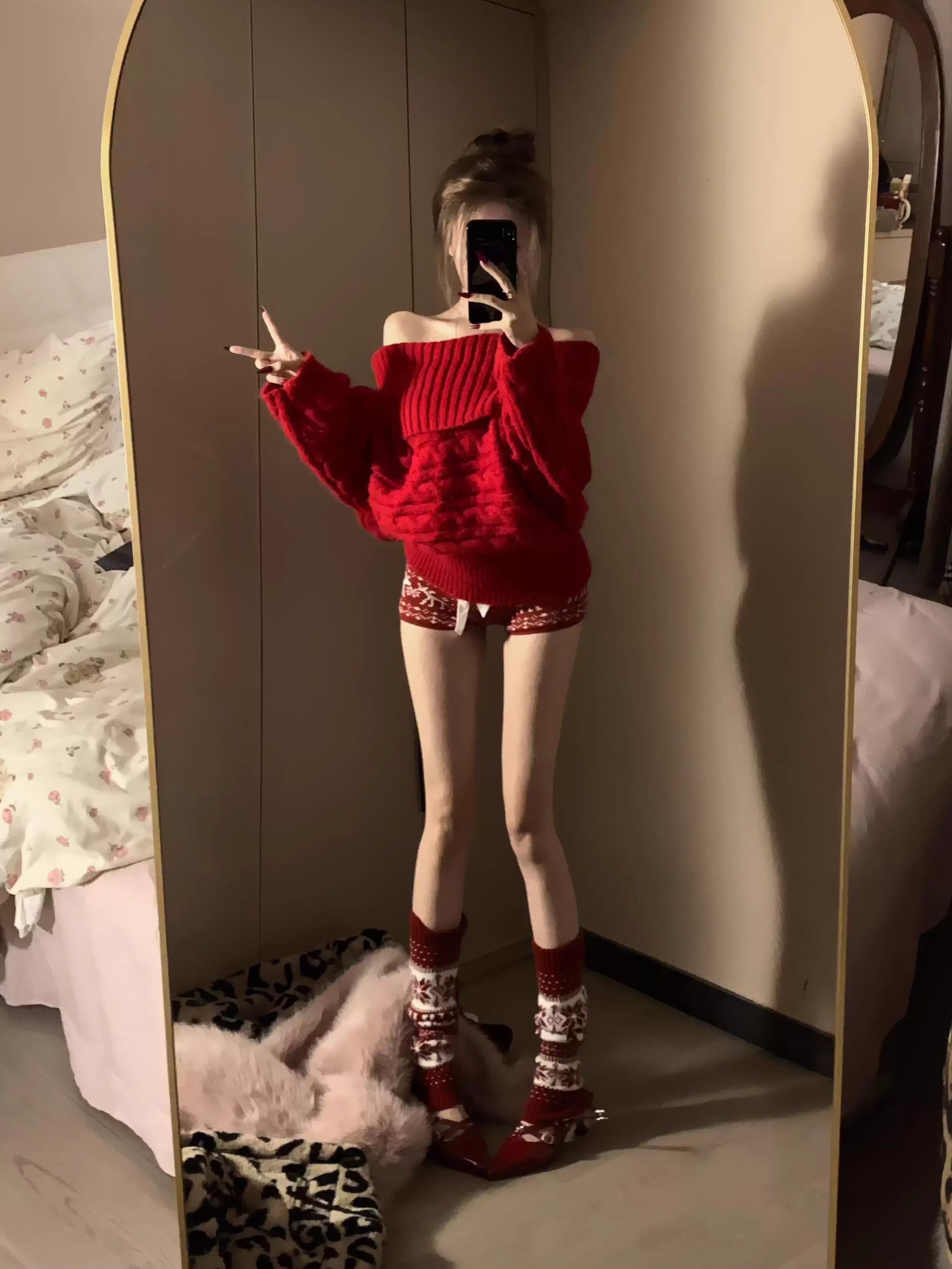 한 부서 아름다운 자이언트 잘 생긴 빨간색 오프숄더 스웨터 여자 겨울 느긋한 바람 고급 센스 오프숄더 니트 스웨터 맨위 이미지 2