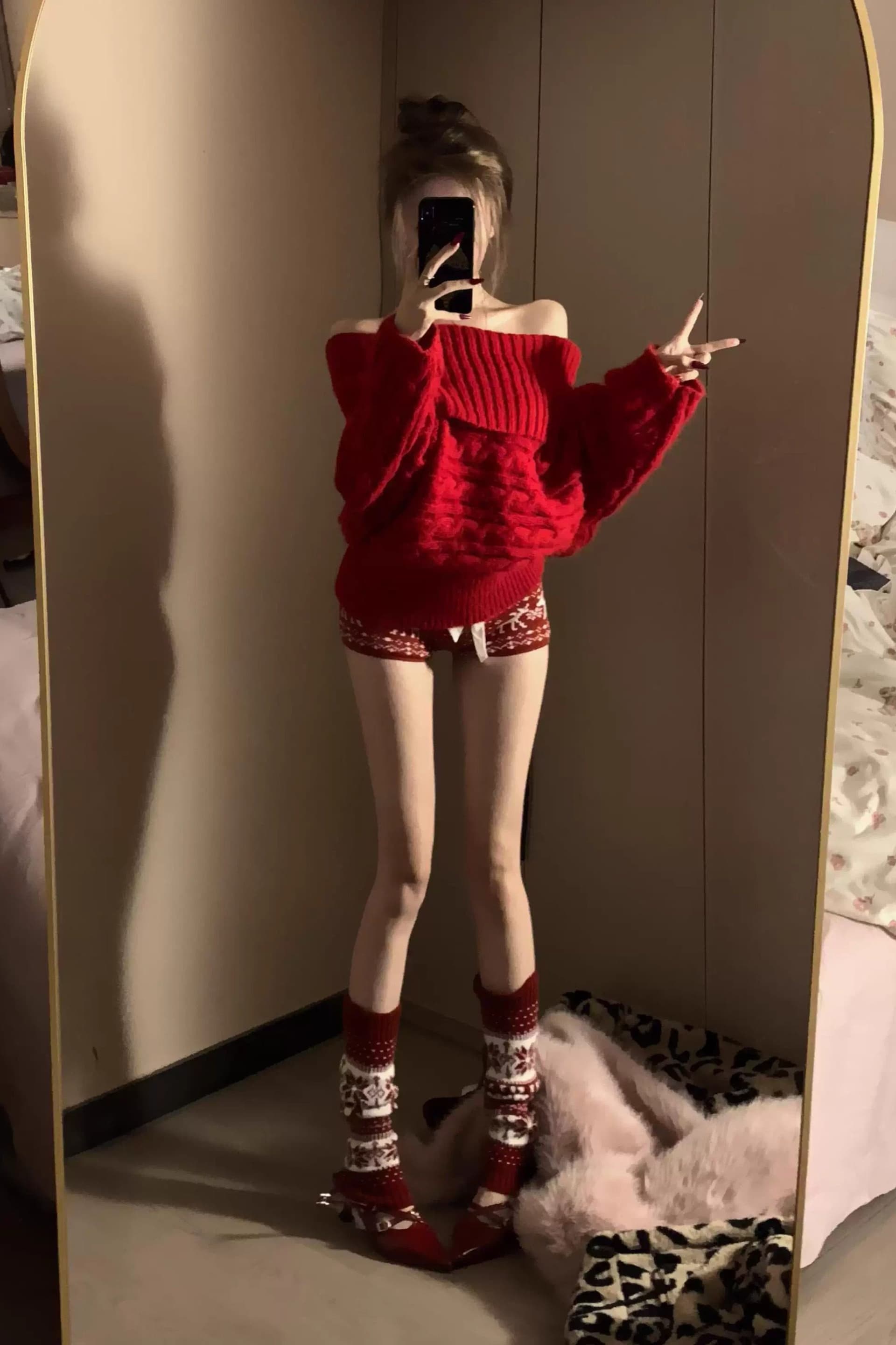 한 부서 아름다운 자이언트 잘 생긴 빨간색 오프숄더 스웨터 여자 겨울 느긋한 바람 고급 센스 오프숄더 니트 스웨터 맨위 이미지 6