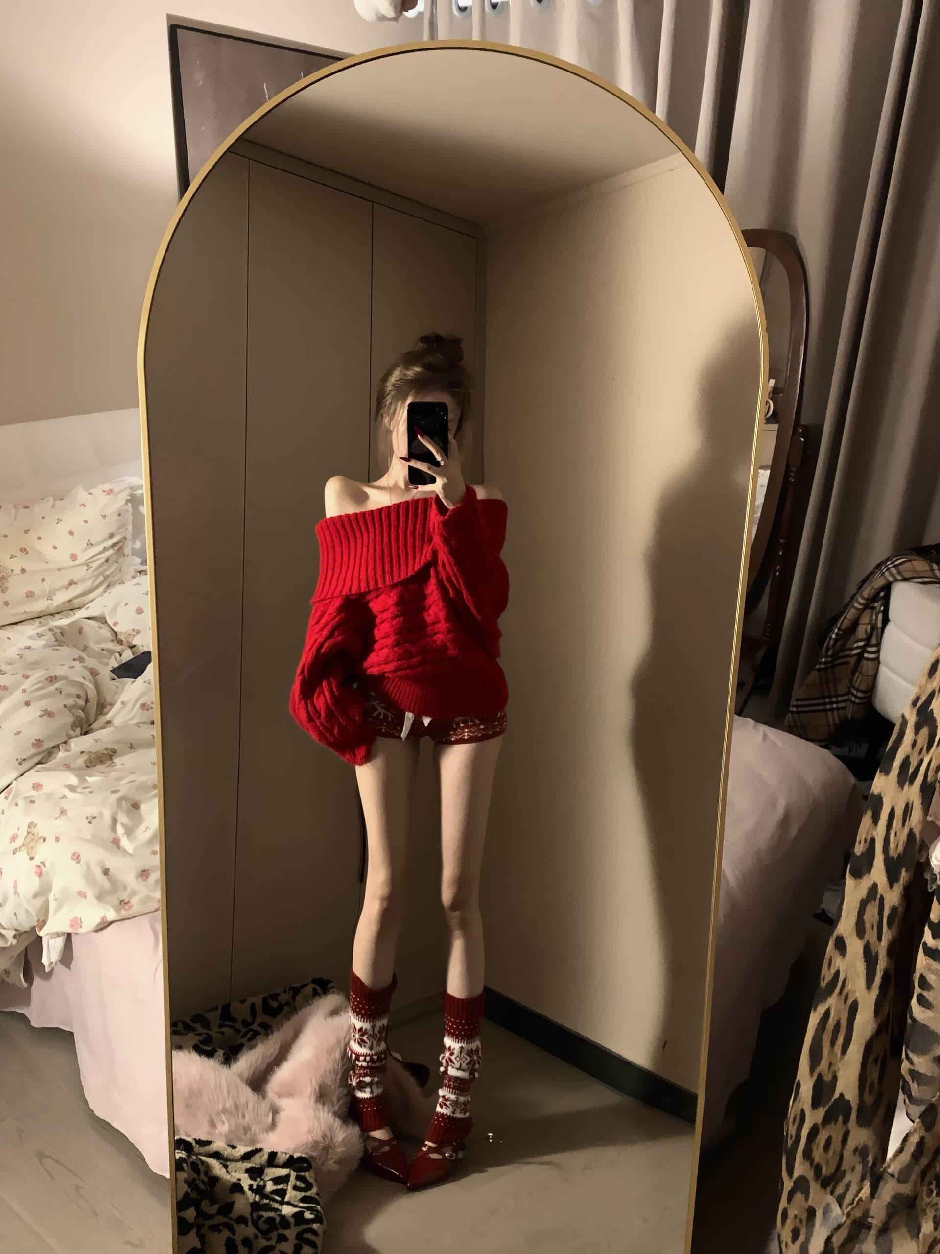 한 부서 아름다운 자이언트 잘 생긴 빨간색 오프숄더 스웨터 여자 겨울 느긋한 바람 고급 센스 오프숄더 니트 스웨터 맨위 상세 이미지 1