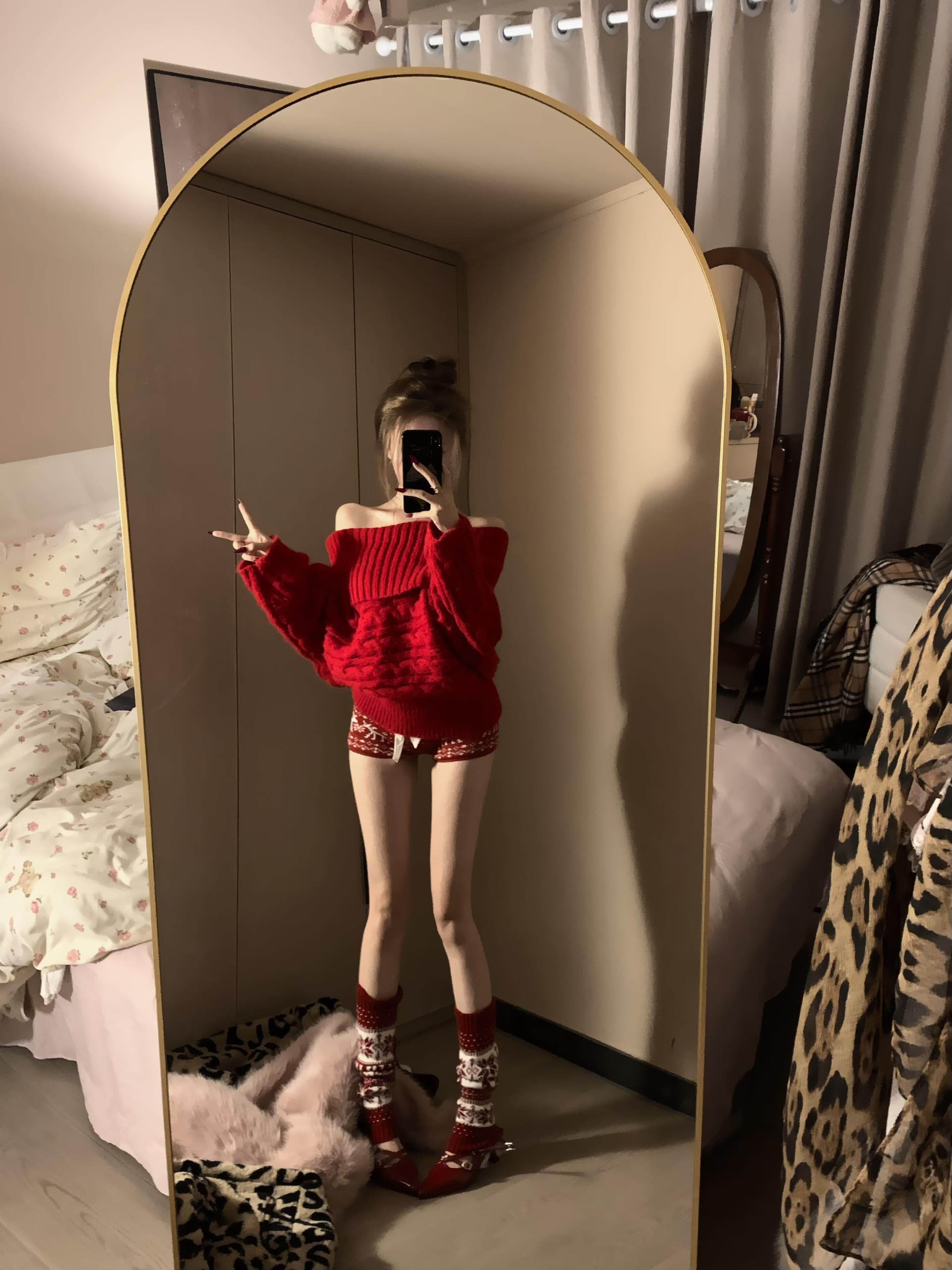 한 부서 아름다운 자이언트 잘 생긴 빨간색 오프숄더 스웨터 여자 겨울 느긋한 바람 고급 센스 오프숄더 니트 스웨터 맨위 상세 이미지 2