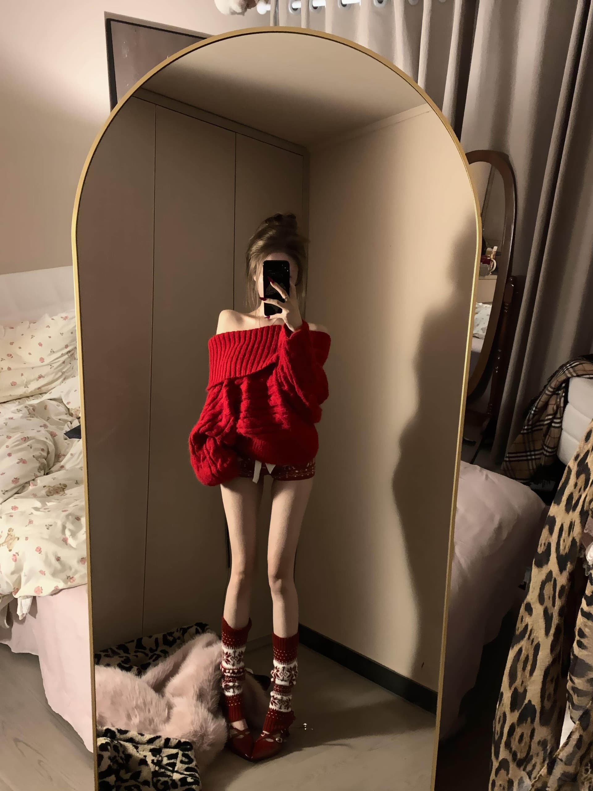 한 부서 아름다운 자이언트 잘 생긴 빨간색 오프숄더 스웨터 여자 겨울 느긋한 바람 고급 센스 오프숄더 니트 스웨터 맨위 상세 이미지 3