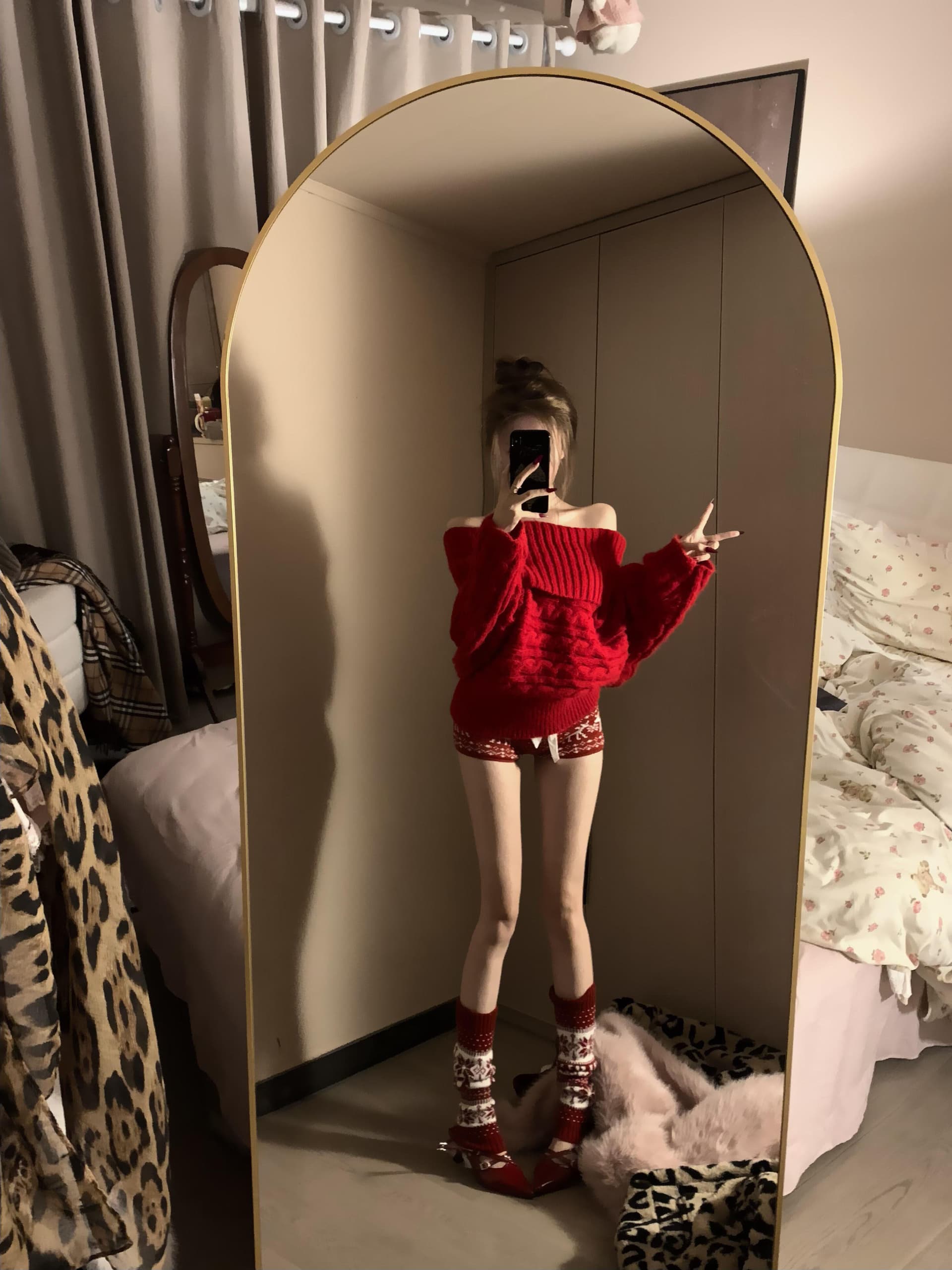 한 부서 아름다운 자이언트 잘 생긴 빨간색 오프숄더 스웨터 여자 겨울 느긋한 바람 고급 센스 오프숄더 니트 스웨터 맨위 상세 이미지 5