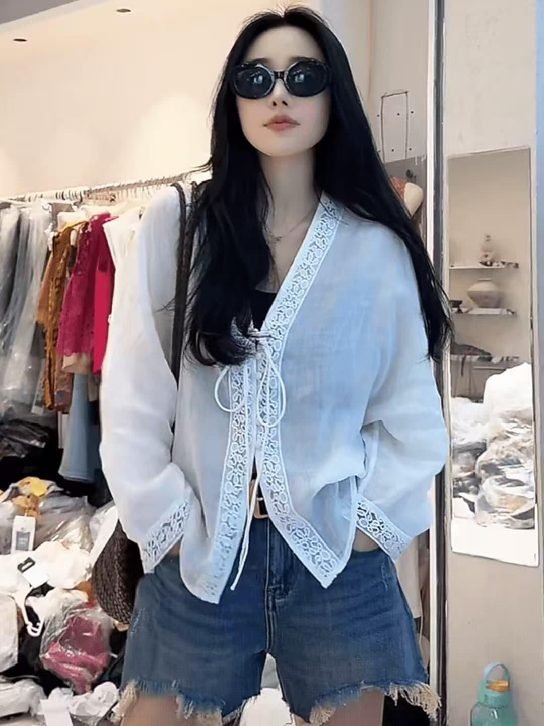 파란색 레이스 측면 V넥 레이스업 라미 긴팔 여성 셔츠 여름 새로운 고급 센스 다용도 얇은 스타일 자외선 차단 셔츠 이미지 4