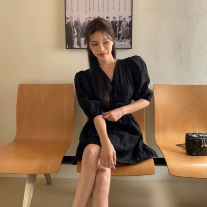 재고 상품 chic 한국 스타일 여름 프랑스식 품격 레트로 V넥 주름 장식 허리 수축 슬림해 보이는 거품 소매 미니 스커트 드레스