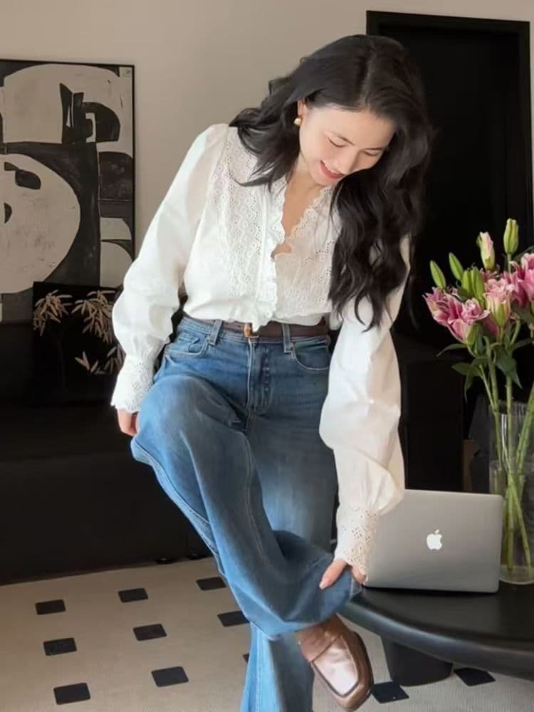 프랑스식 화이트 레이스 자수 V넥 여성 셔츠 2025 새로운 고급 센스 몸매 가꾸기 슬림해 보이는 긴팔 셔츠 이미지 2
