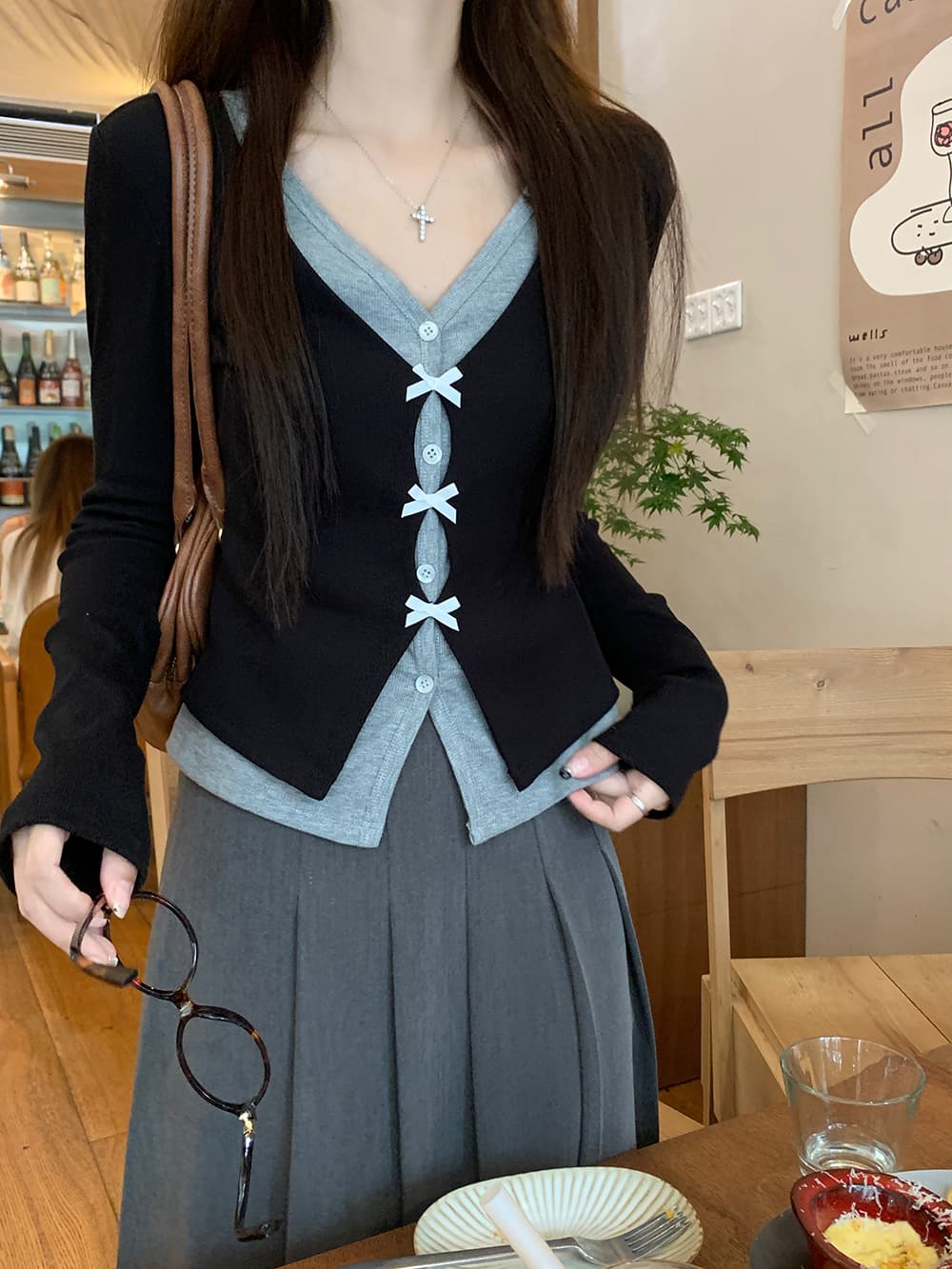 페이크 레이어드 V넥 나비 매듭 긴팔 티셔츠 여성 가을 디자인 센스 작은 대중 몸매 가꾸기 니트 긍정적 인 어깨 기본 셔츠 맨위 상세 이미지 19