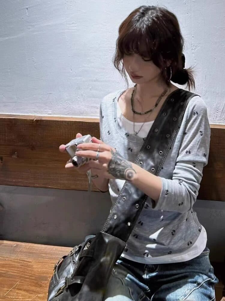 페이크 레이어드 u 칼라 긴팔 티셔츠 여성 디자인 센스 달콤한 매운맛 몸매 가꾸기 슬림해 보이는 l 품격 맨위 상세 이미지 3