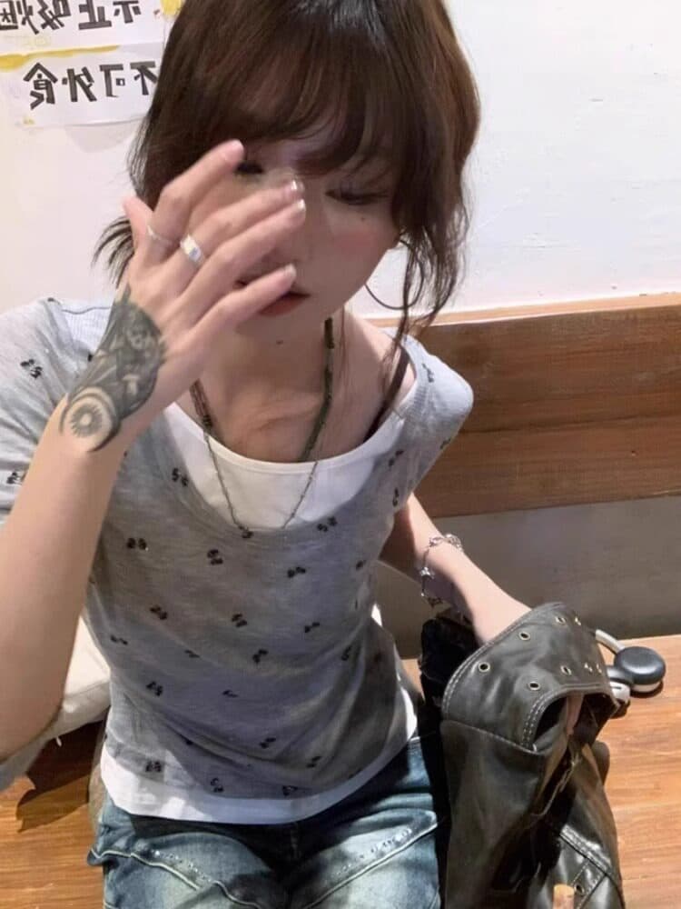 페이크 레이어드 u 칼라 긴팔 티셔츠 여성 디자인 센스 달콤한 매운맛 몸매 가꾸기 슬림해 보이는 l 품격 맨위 상세 이미지 8