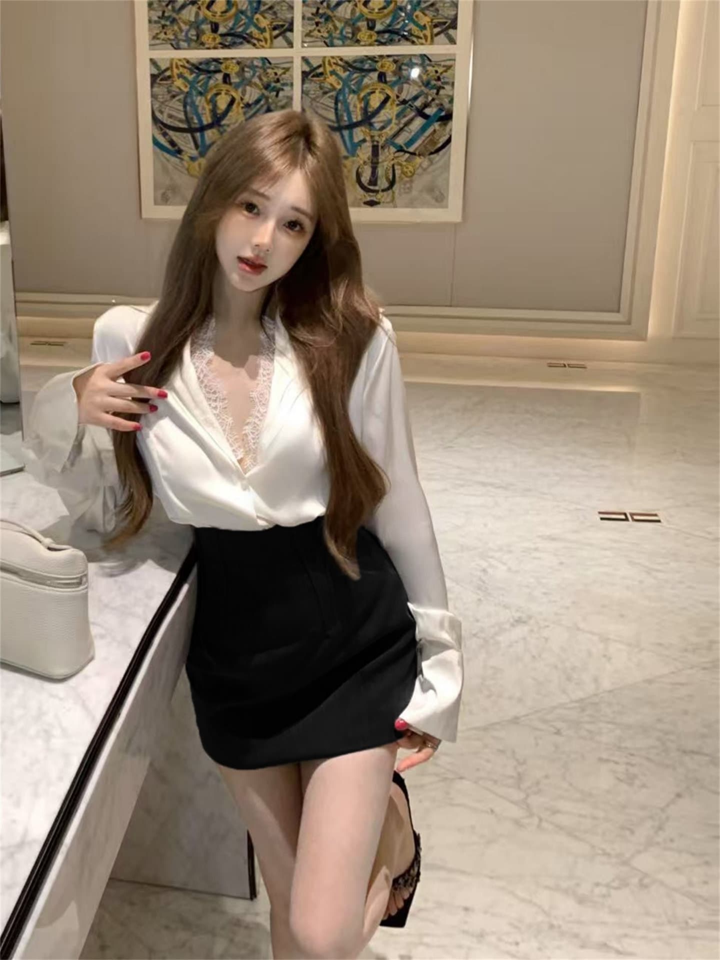 좋은 품질 화이트 레이스 조각 긴팔 여성 셔츠 새로운 천 골드 고급 센스 빛 럭셔리 연령 감소 맨위 상세 이미지 17