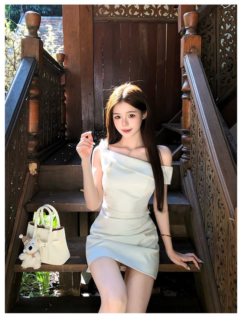프랑스식 달콤함 품격 비스듬한 어깨 드레스 여름 디자인 센스 허리 수축 슬림해 보이는 오프숄더 순수한 욕망 짧은 치마