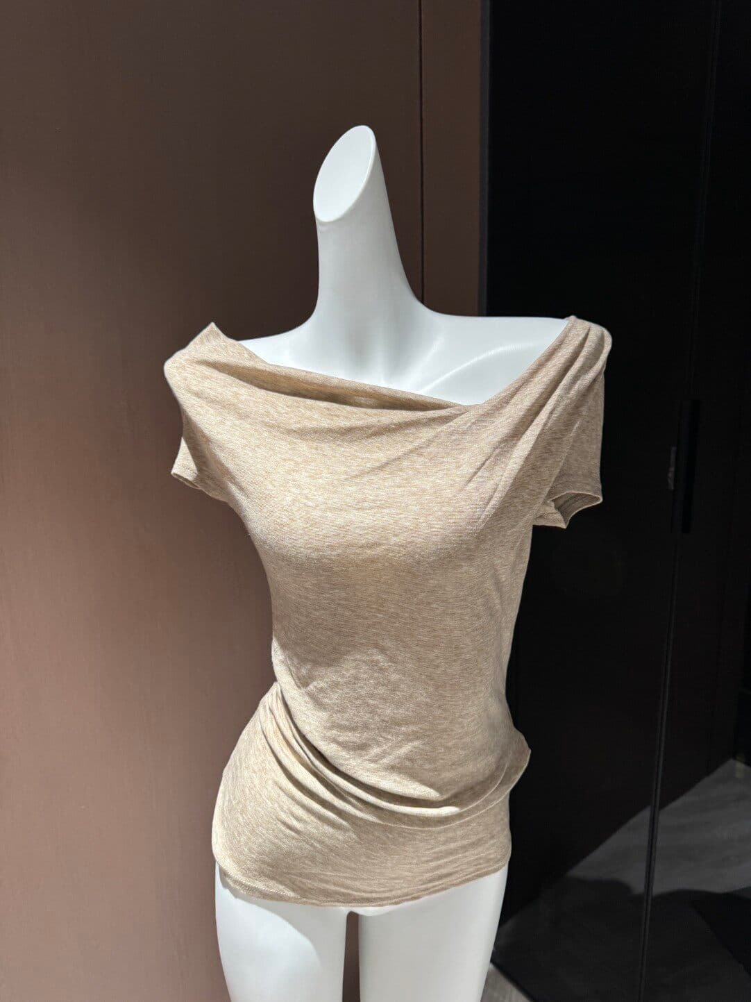 원본 원단 순수한 욕망 바람 여름 디자인 ~을 통해 센스 얇은 스타일 비스듬한 어깨 핀치 Pleat 허리 수축 슬림해 보이는 티셔츠 상세 이미지 6