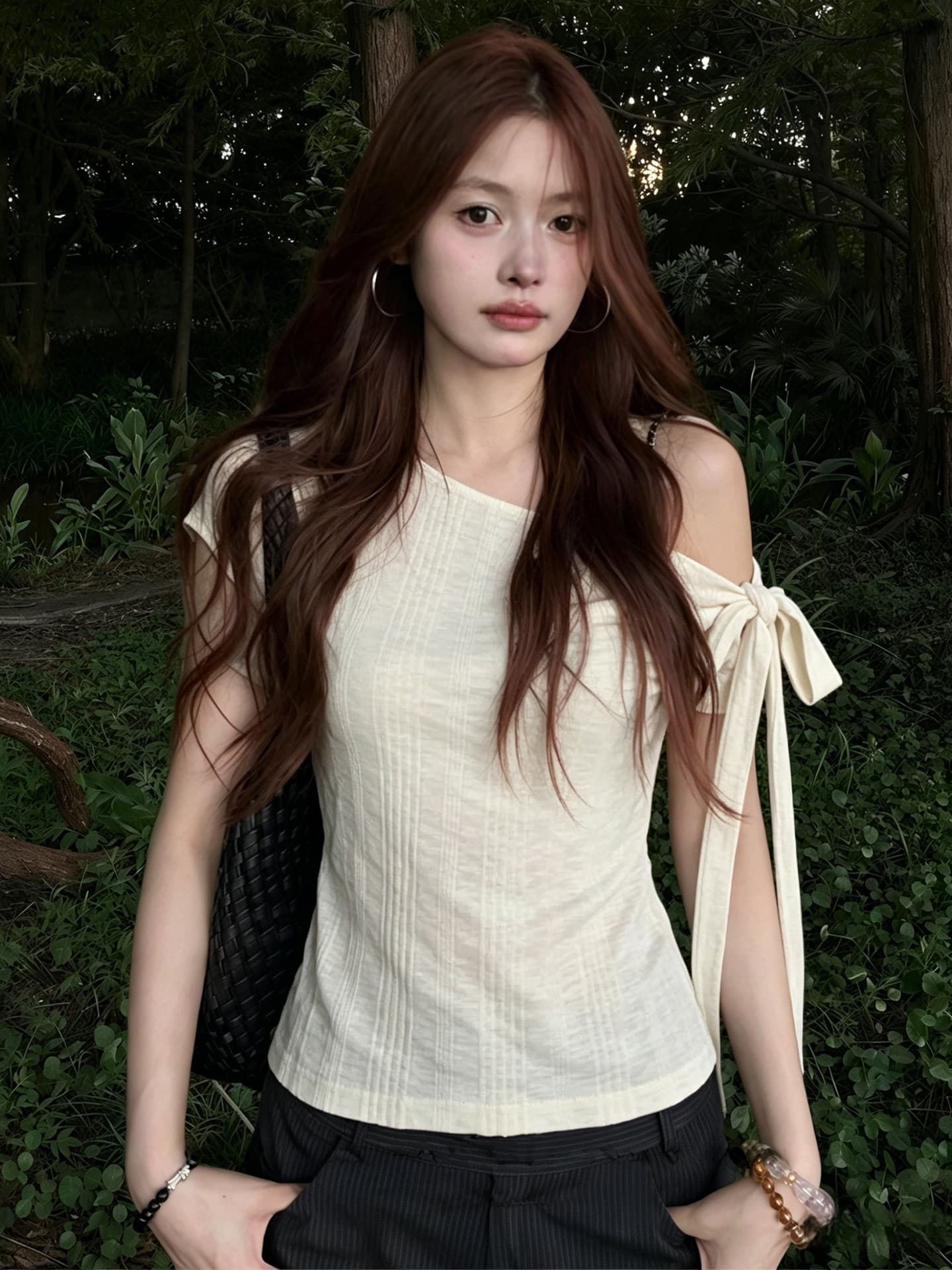 원본 대나무 마디 면 불규칙 비스듬한 어깨 반팔 티셔츠 핫걸 스트랩 몸매 가꾸기 슬림해 보이는 오프숄더 맨위 상세 이미지 2