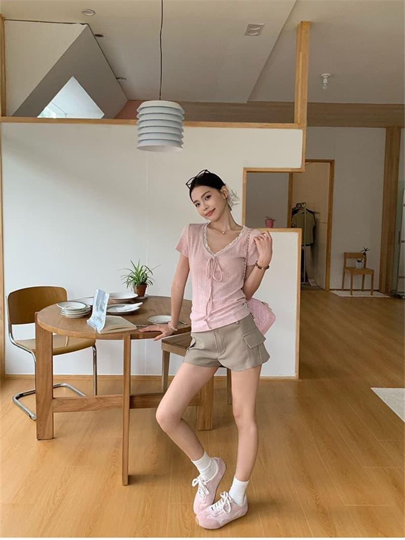 한국 동대문 핑크색 V넥 레이스 스트랩 반팔 티셔츠 여름 한 부서 몸매 가꾸기 슬림해 보이는 긍정적 인 어깨 의류 상세 이미지 11