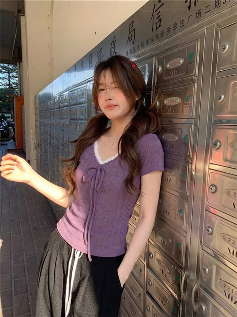 핑크색 V넥 레이스 스트랩 반팔 티셔츠 여름 한 부서 몸매 가꾸기 슬림해 보이는 긍정적 인 어깨 의류 상세 이미지 5