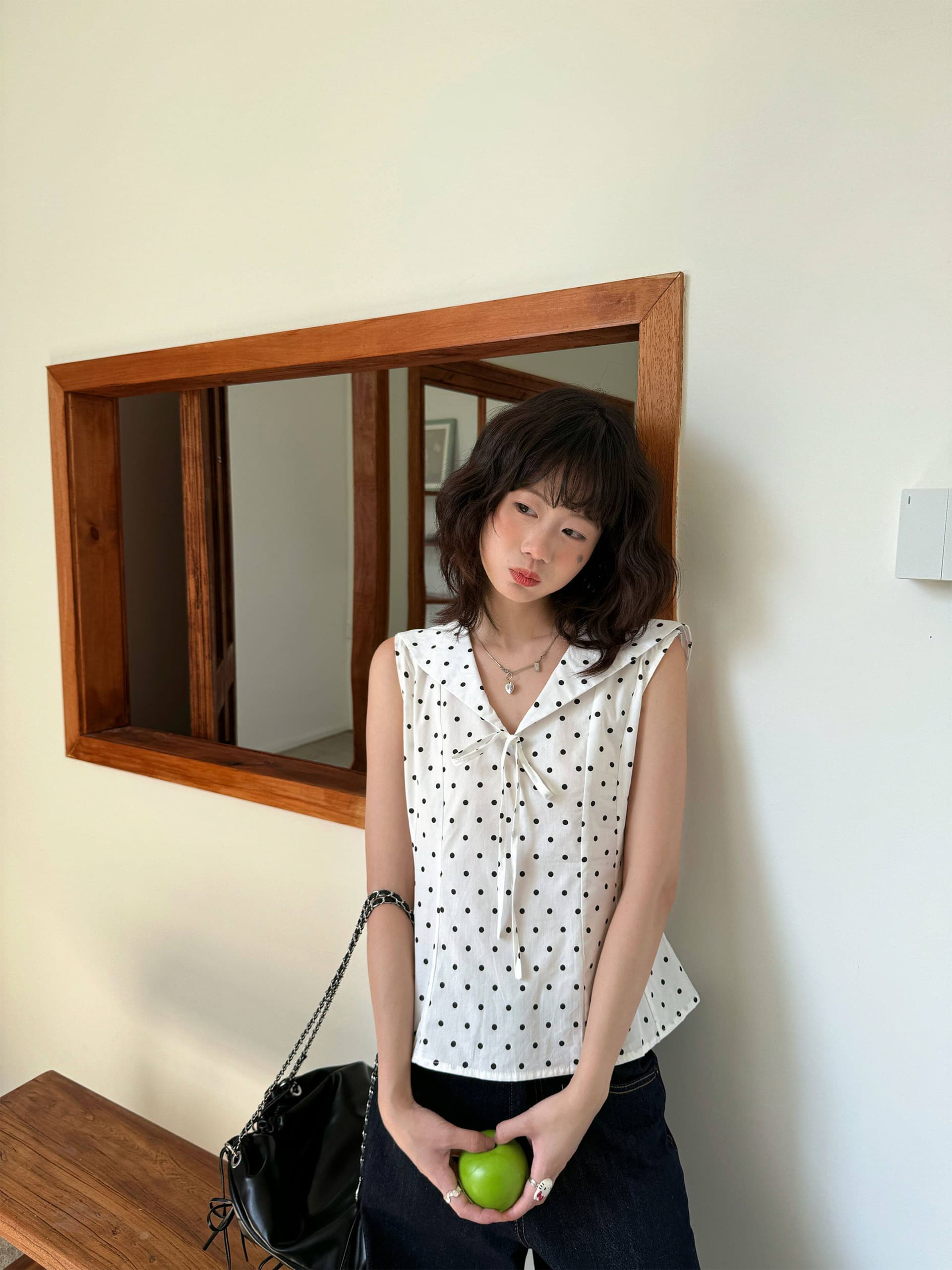 해군 칼라 도트 무늬 몸매 가꾸기 작은 셔츠 조끼 외출용 여성 여름 한 부서 달콤함 품격 슬림해 보이는 민소매 맨위 상세 이미지 4