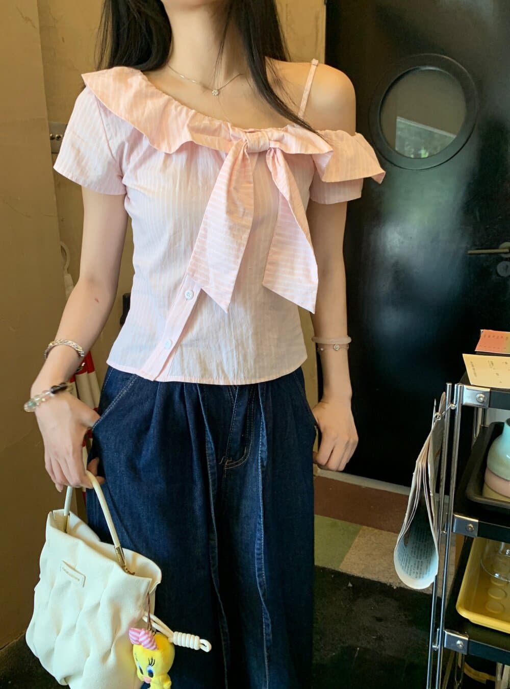 달콤한 스타일 핑크색 스트라이프 나비 매듭 작은 대중 셔츠 여성 의류 여름 빅 사이즈 연령 감소 슬림해 보이는 새로운 맨위 상세 이미지 4