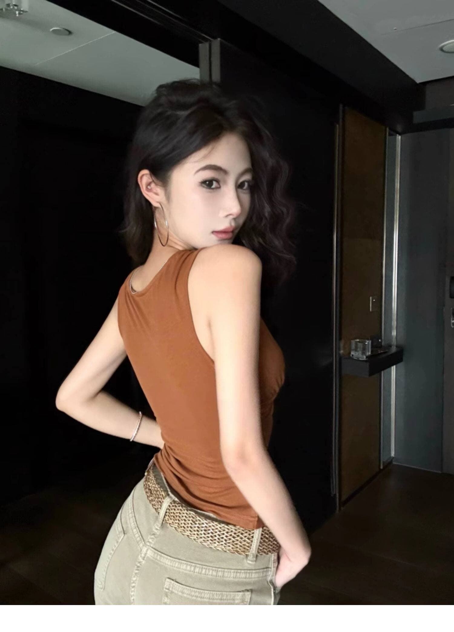 핫걸 바람 브라운 펌프 Pleat 행침 목 캐미솔 여름 아메리칸 섹시함 허리 수축 슬림해 보이는 쇼트 스타일 맨위 상세 이미지 13