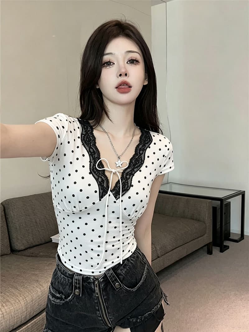 섹시함 도트 무늬 패치워크 레이스 V넥 반팔 티셔츠 여성 여름 핫걸 레이스업 몸매 가꾸기 슬림해 보이는 반팔 맨위 상세 이미지 8