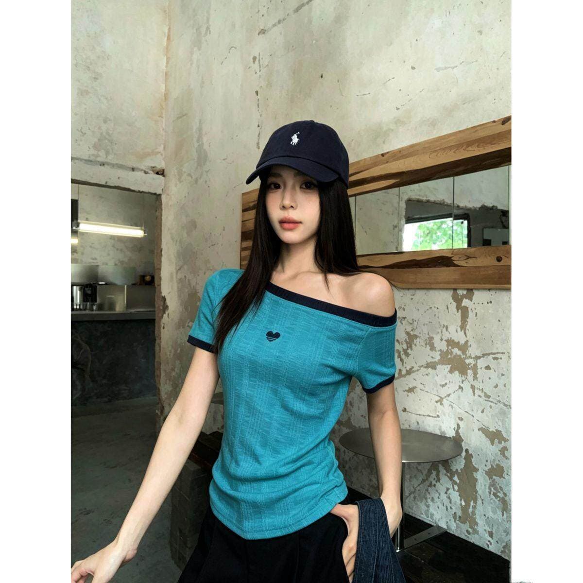 아름다운 원본 것 원단 화이트 비스듬한 어깨 반팔 티셔츠 여성 여름 새로운 허리 수축 오프숄더 작은 맨위 이미지 4