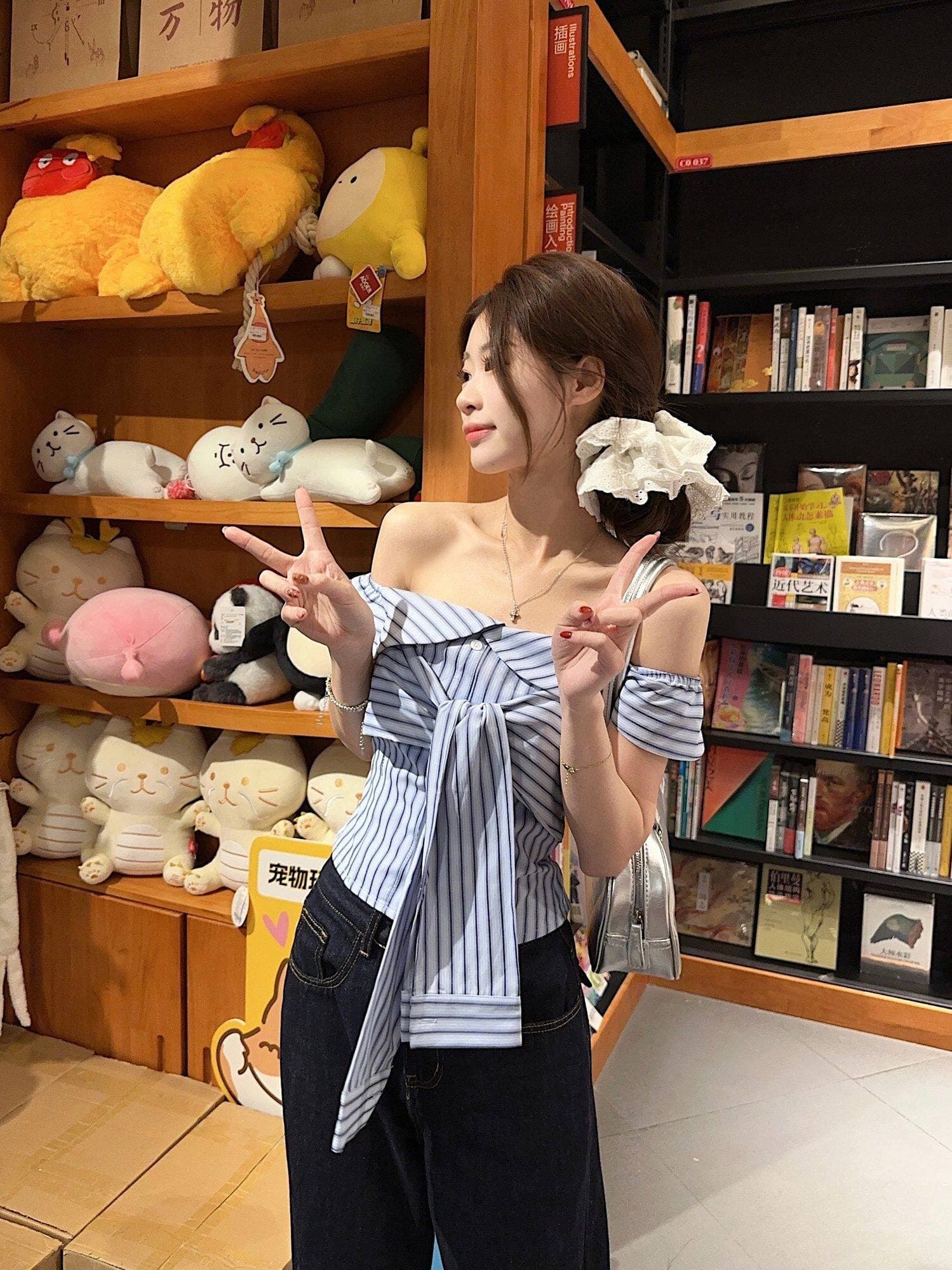 원본 것 한 부서 디자인 센스 오프숄더 셔츠 여름 스트랩 파란색 스트라이프 쇼트 스타일 맨위 상세 이미지 7