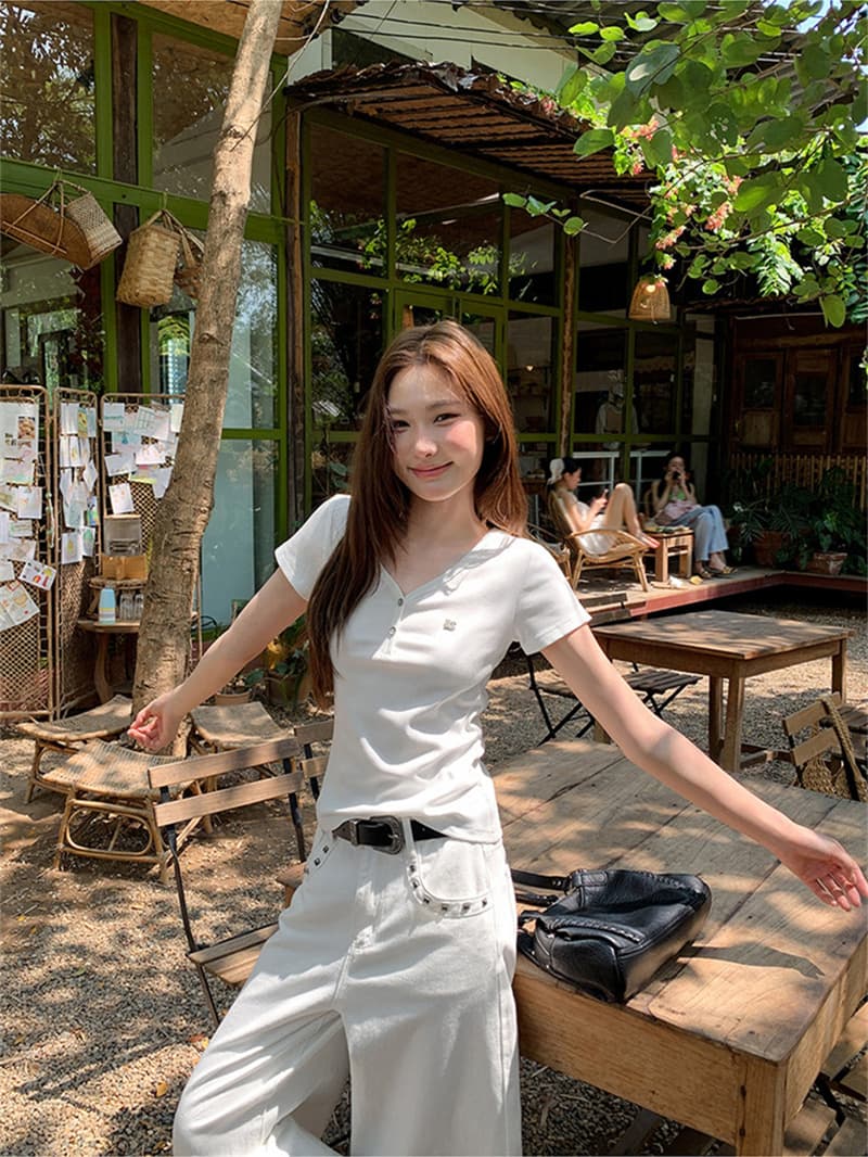 사람들 면 작은 대중 V넥 몸매 가꾸기 반팔 티셔츠 여름 몸매 가꾸기 슬림해 보이는 디자인 센스 맨위