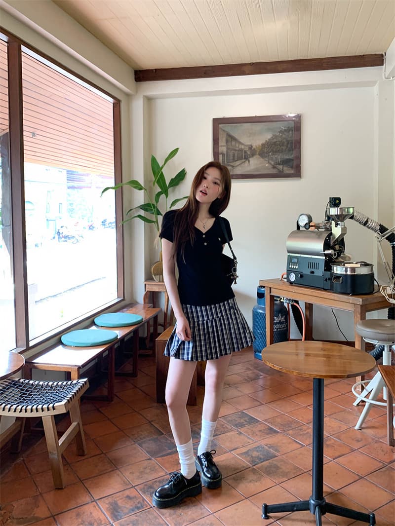 사람들 면 작은 대중 V넥 몸매 가꾸기 반팔 티셔츠 여름 몸매 가꾸기 슬림해 보이는 디자인 센스 맨위 상세 이미지 26