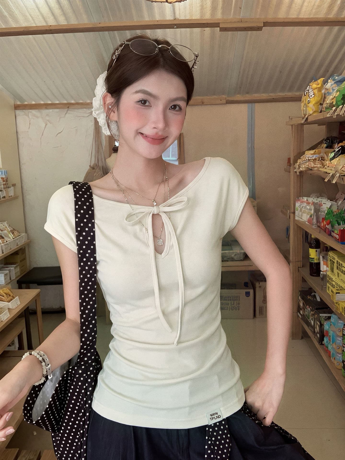 사람들 면 260 그램 도파민 녹색 홀로우 아웃 레이스업 긍정적 인 어깨 티셔츠 여성 여름 핫걸 쇼트 스타일 맨위 상세 이미지 2