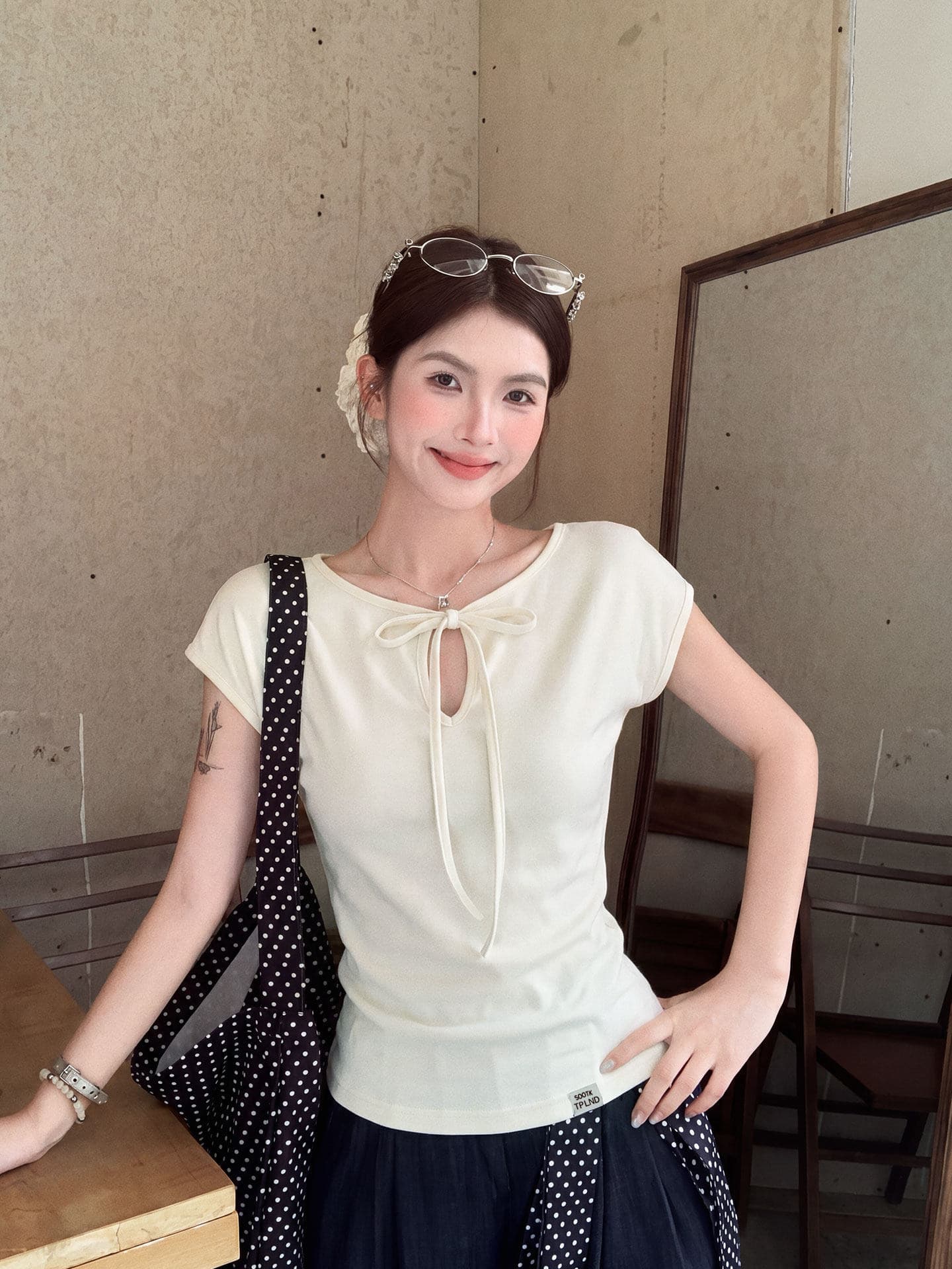 사람들 면 260 그램 도파민 녹색 홀로우 아웃 레이스업 긍정적 인 어깨 티셔츠 여성 여름 핫걸 쇼트 스타일 맨위 상세 이미지 5
