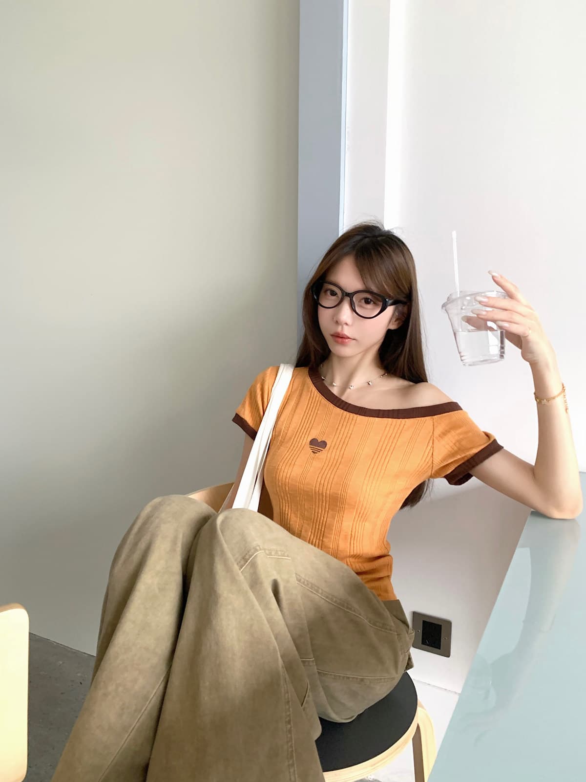 원본 것 원단 화이트 비스듬한 어깨 반팔 티셔츠 여성 여름 새로운 허리 수축 오프숄더 맨위 여성 상세 이미지 6