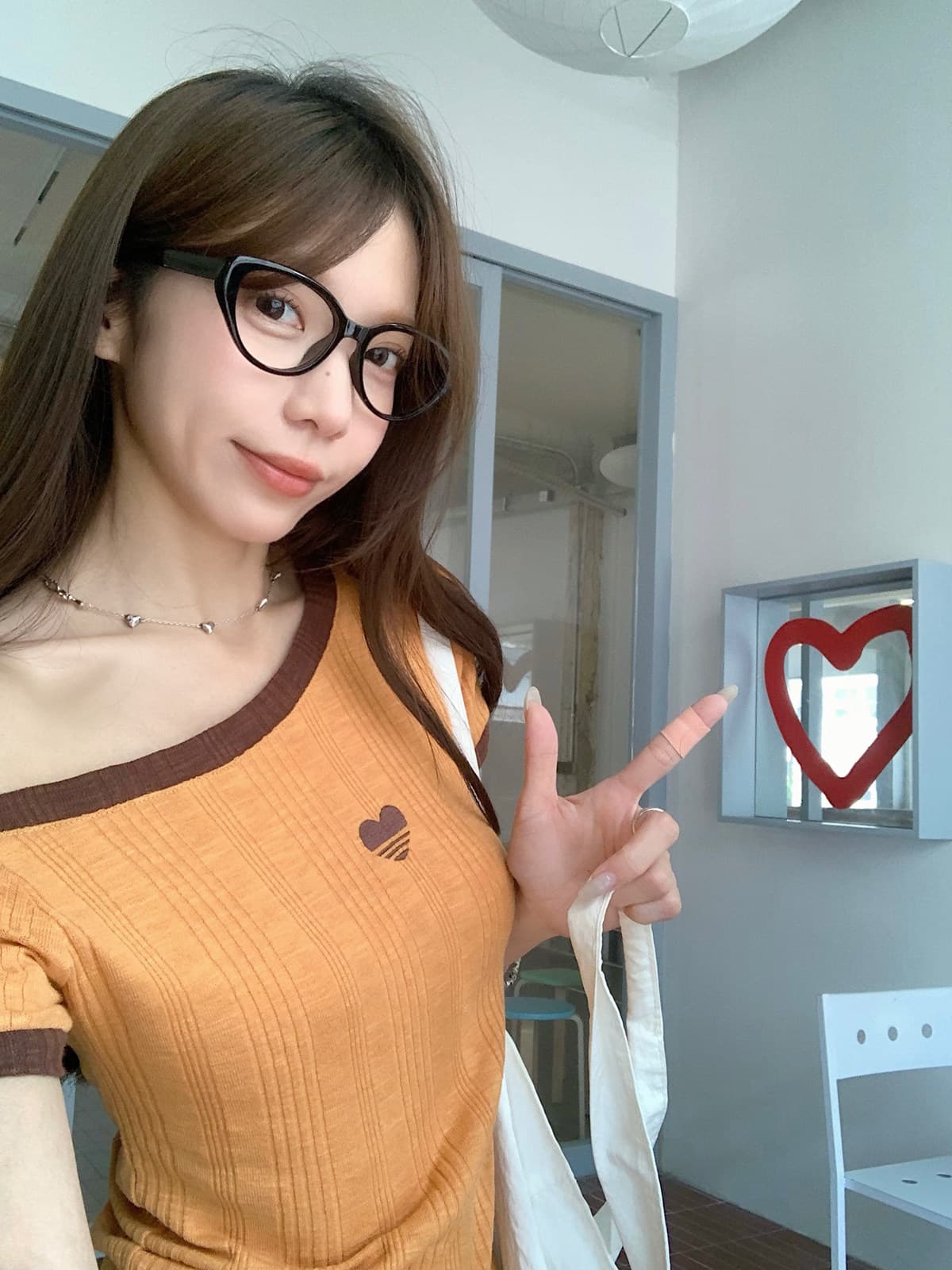 원본 것 원단 화이트 비스듬한 어깨 반팔 티셔츠 여성 여름 새로운 허리 수축 오프숄더 맨위 여성 상세 이미지 14
