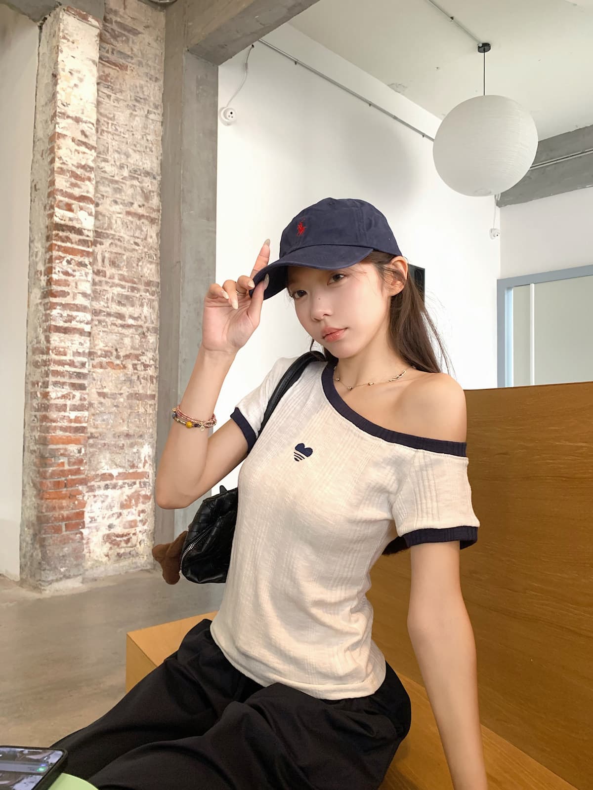 원본 것 원단 화이트 비스듬한 어깨 반팔 티셔츠 여성 여름 새로운 허리 수축 오프숄더 맨위 여성 상세 이미지 30