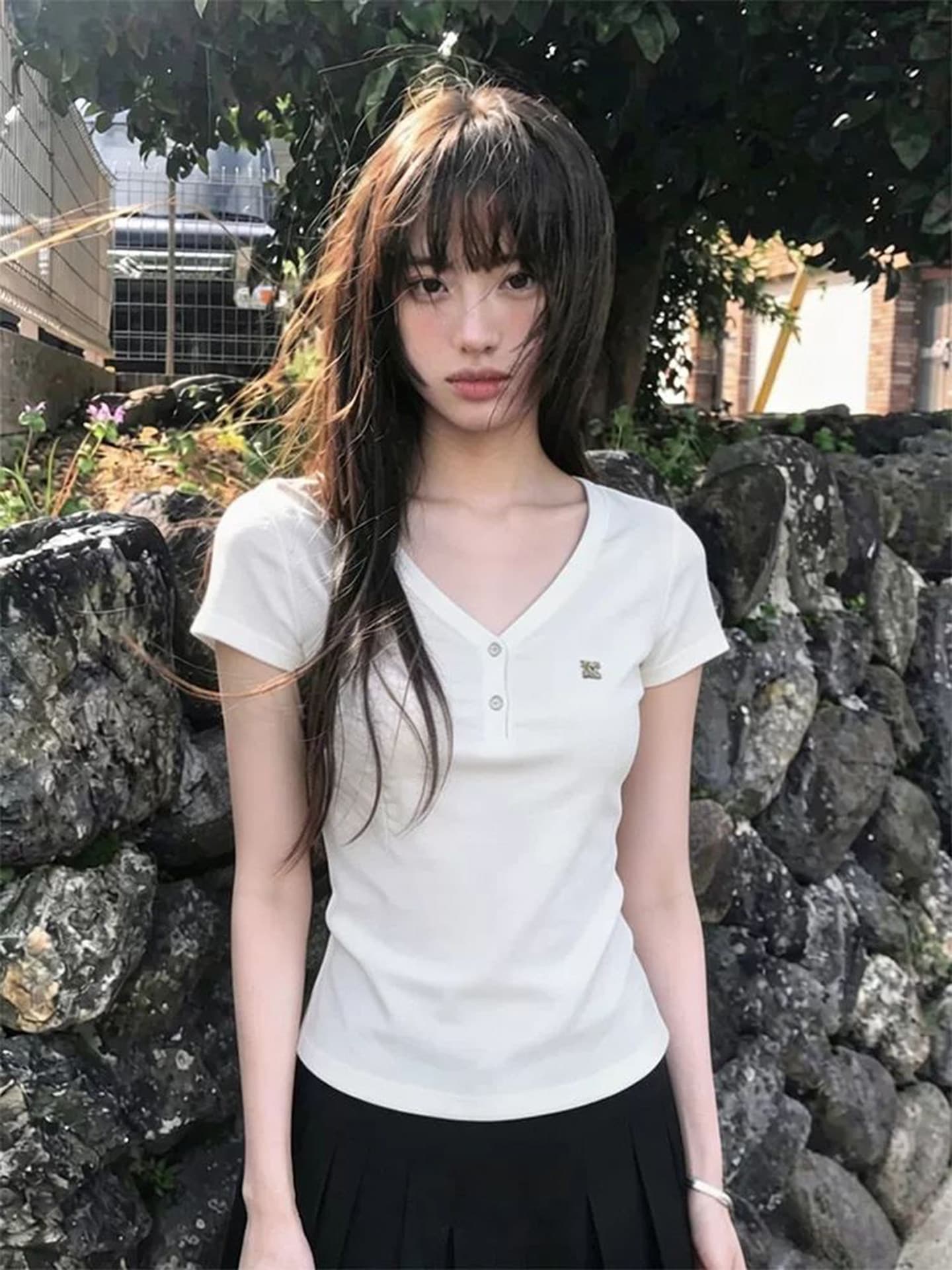 작은 대중 V넥 몸매 가꾸기 반팔 티셔츠 여성 여름 몸매 가꾸기 슬림해 보이는 디자인 센스 맨위 상세 이미지 2