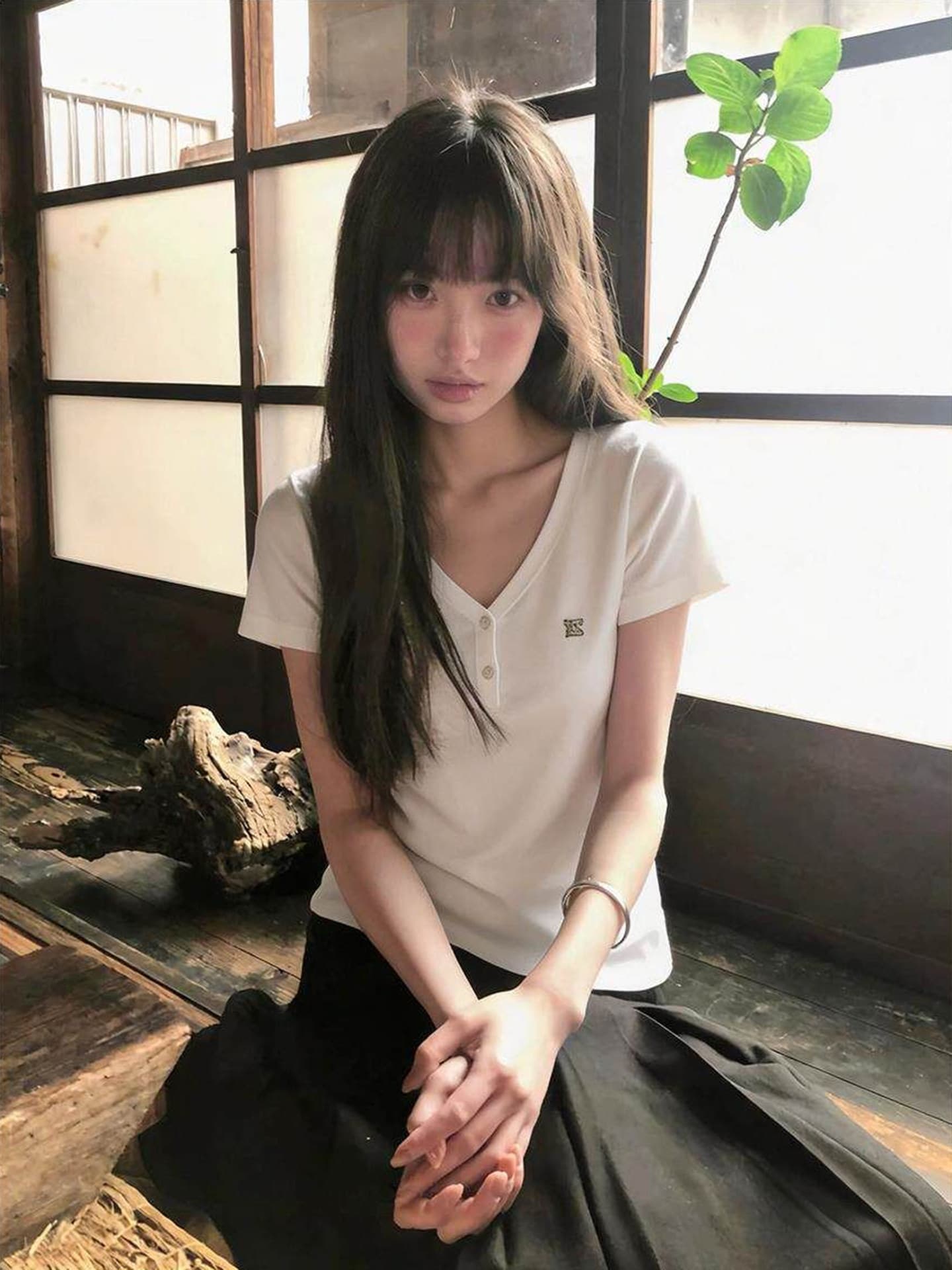 작은 대중 V넥 몸매 가꾸기 반팔 티셔츠 여성 여름 몸매 가꾸기 슬림해 보이는 디자인 센스 맨위 상세 이미지 3