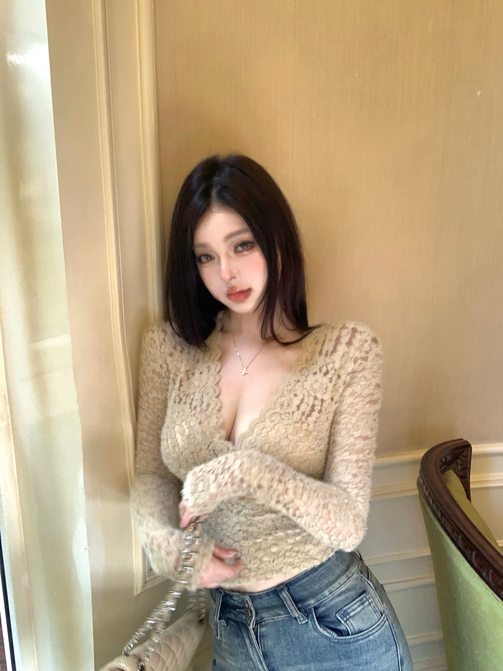 핫걸 V넥 레이스 셔츠 여성 가을 긴팔 만나는 인사이드 가져 가라. 섹시함 허리 수축 타이트 쇼트 스타일 품격 맨위 상세 이미지 16