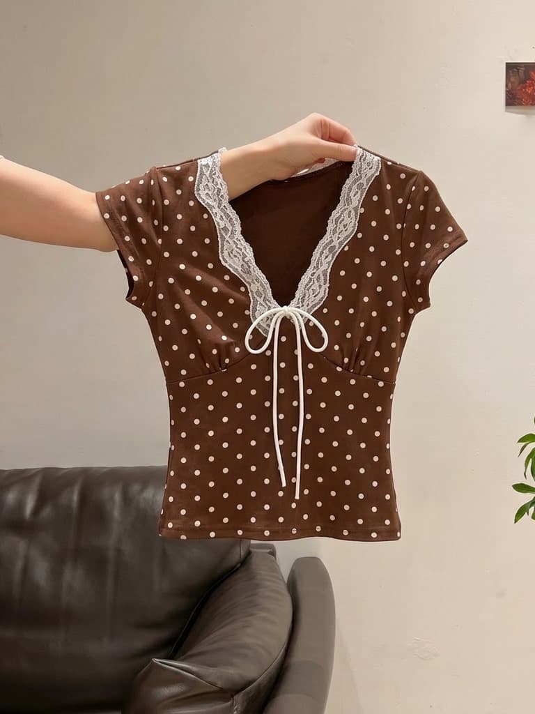 섹시함 도트 무늬 패치워크 레이스 V넥 반팔 티셔츠 여성 여름 섹션 핫걸 레이스업 몸매 가꾸기 슬림해 보이는 반팔 맨위 상세 이미지 3