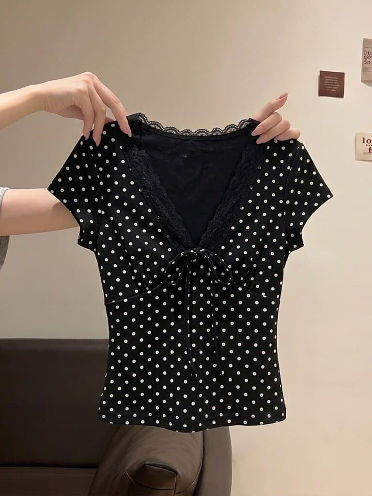 섹시함 도트 무늬 패치워크 레이스 V넥 반팔 티셔츠 여성 여름 섹션 핫걸 레이스업 몸매 가꾸기 슬림해 보이는 반팔 맨위 상세 이미지 10