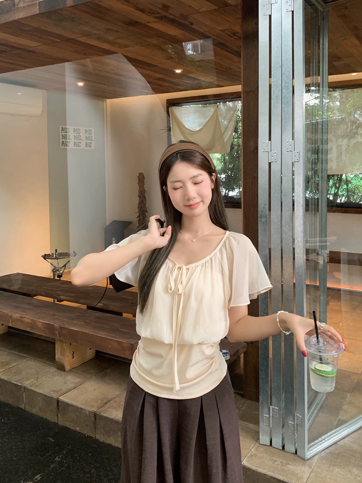 우 77 얕은 살구 색상 페이크 레이어드 패치워크 레이스업 V넥 연꽃 잎 소매 여성 셔츠 여름 허리 수축 슬림해 보이는 품격 맨위 상세 이미지 7