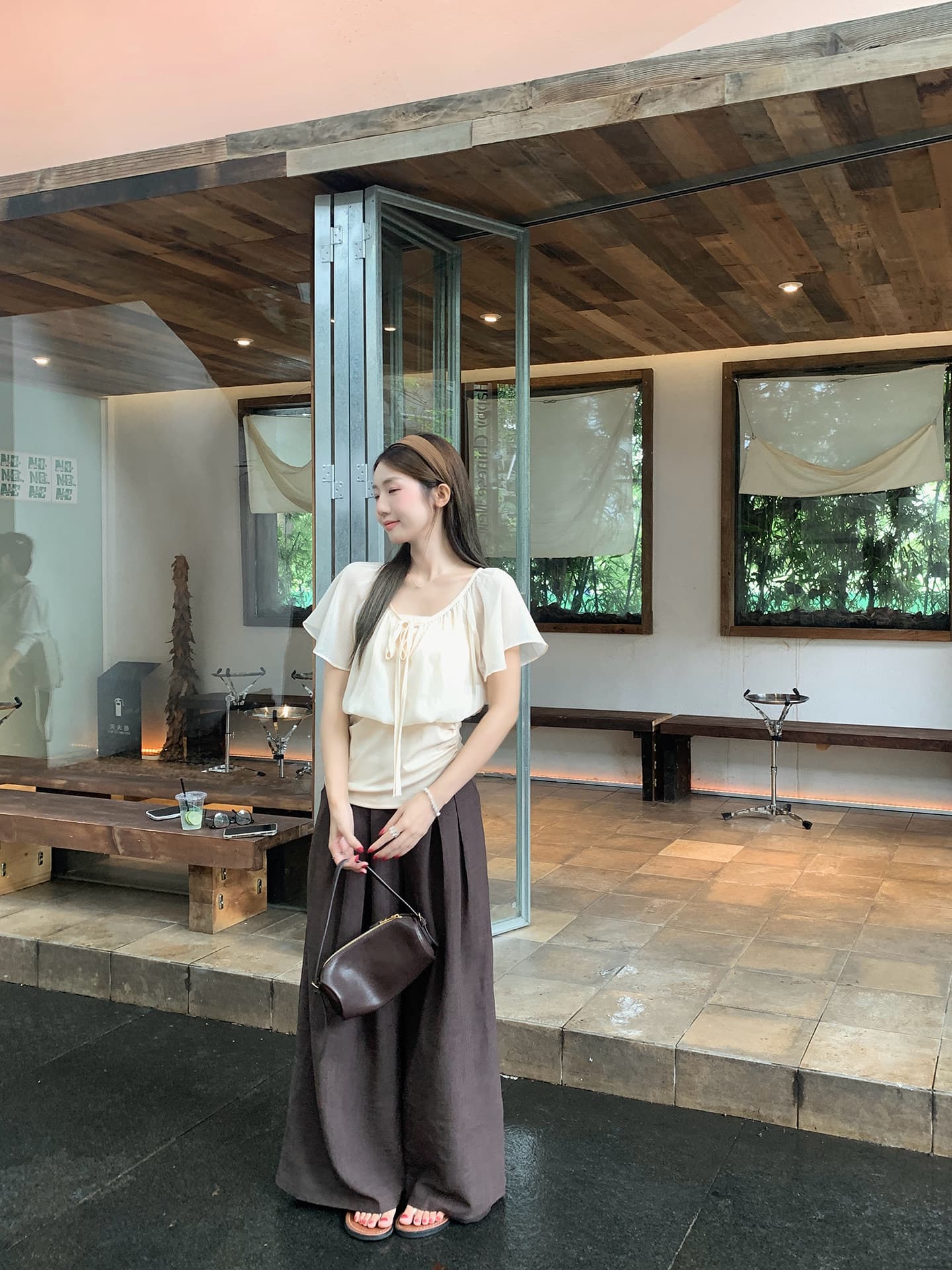 우 77 얕은 살구 색상 페이크 레이어드 패치워크 레이스업 V넥 연꽃 잎 소매 여성 셔츠 여름 허리 수축 슬림해 보이는 품격 맨위 상세 이미지 11