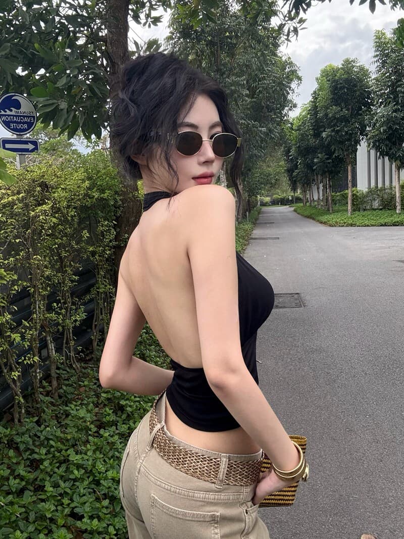 핫걸 바람 브라운 펌프 Pleat 행침 목 캐미솔 여름 아메리칸 섹시함 허리 수축 슬림해 보이는 쇼트 스타일 맨위 상세 이미지 2