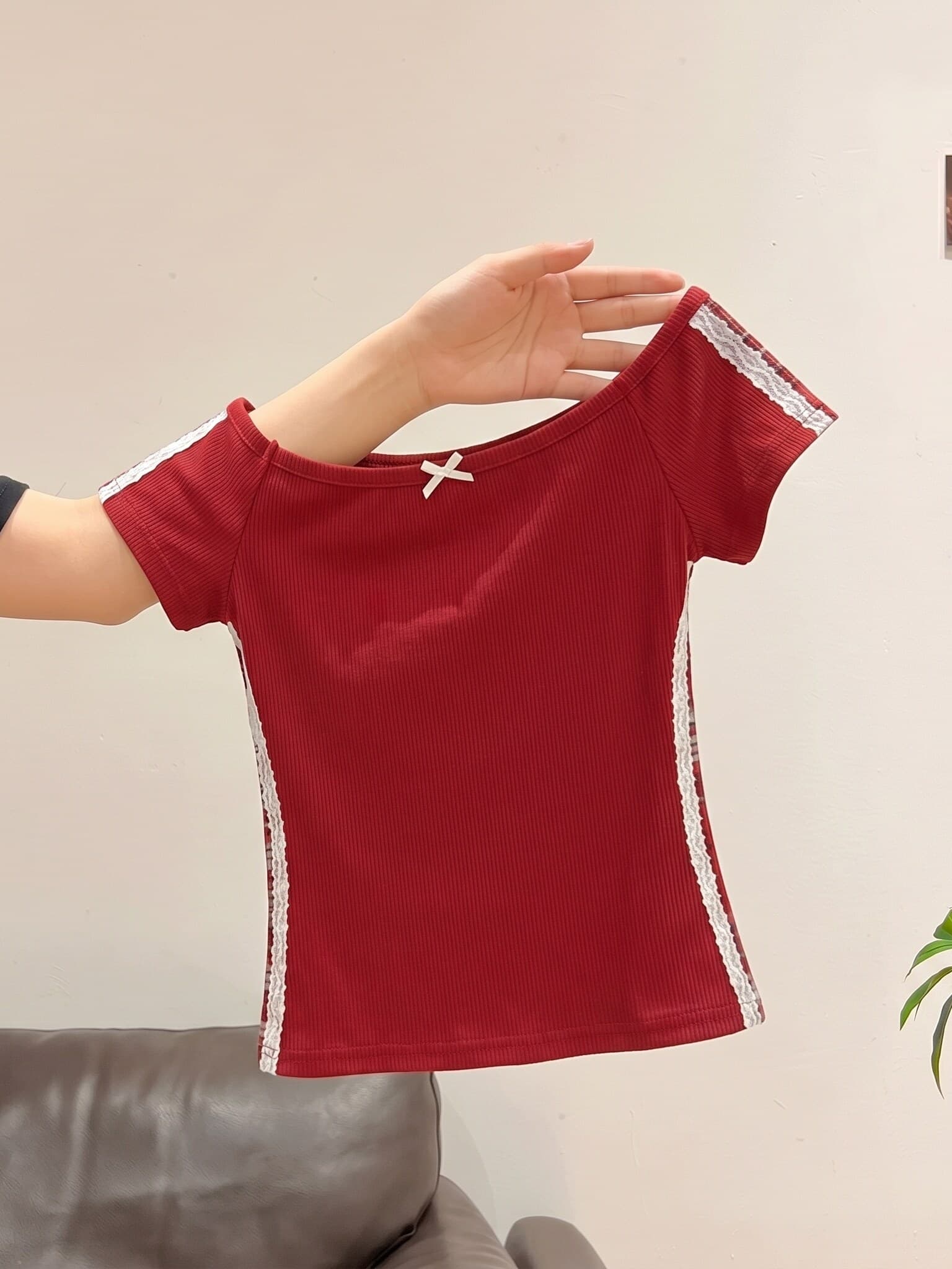 측면 레이스 핫걸 빨간색 오프숄더 반팔 맨위 여성 여름 새로운 마이크로 지방 슬림해 보이는 스트라이프 티셔츠 상세 이미지 3