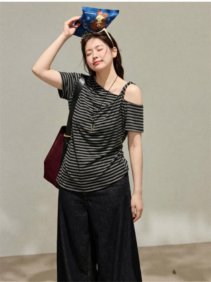 아름다운 라인 미학 반팔 꽈배기 비스듬한 오프숄더 흰색 티셔츠 여성 여름 품격 몸매 가꾸기 마이크로 지방 슬림해 보이는 맨위