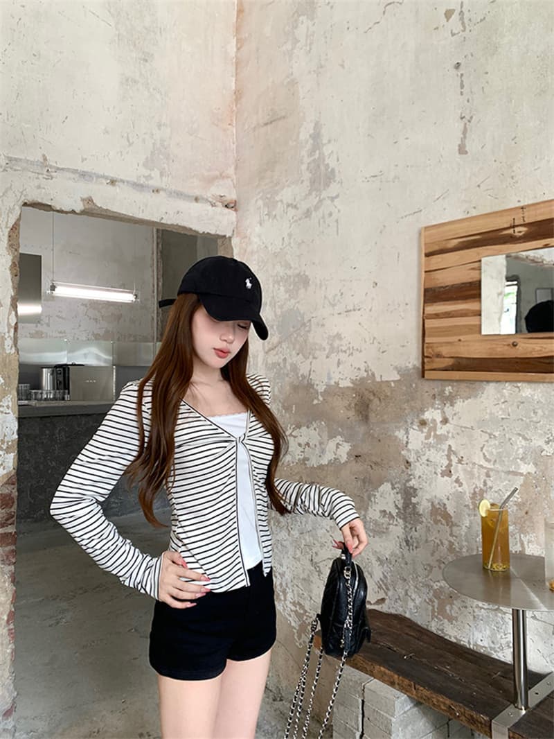 2026 한국 페이크 레이어드 긴팔 티셔츠 여성 가을 한 부서 몸매 가꾸기 고급 슬림해 보이는 쇼트 스타일 맨위 상세 이미지 17