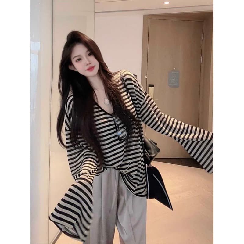 원본 품질 느긋한 바람 스트라이프 긴팔 자외선 차단 티셔츠 여성 의류 가을 u 칼라 루즈핏 얇은 스타일 외부 잡아라. 의류 이미지 3