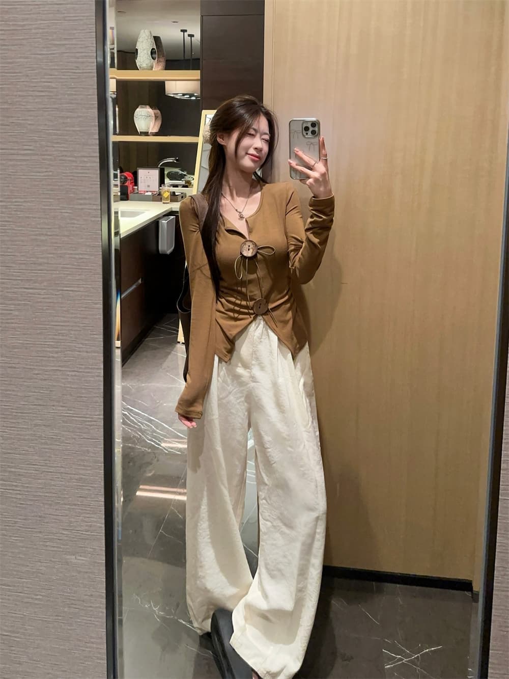 품질 디자인 센스 V넥 트임 단추 티셔츠 여성 이른 가을 슬림해 보이는 다용도 맨위 이미지 4